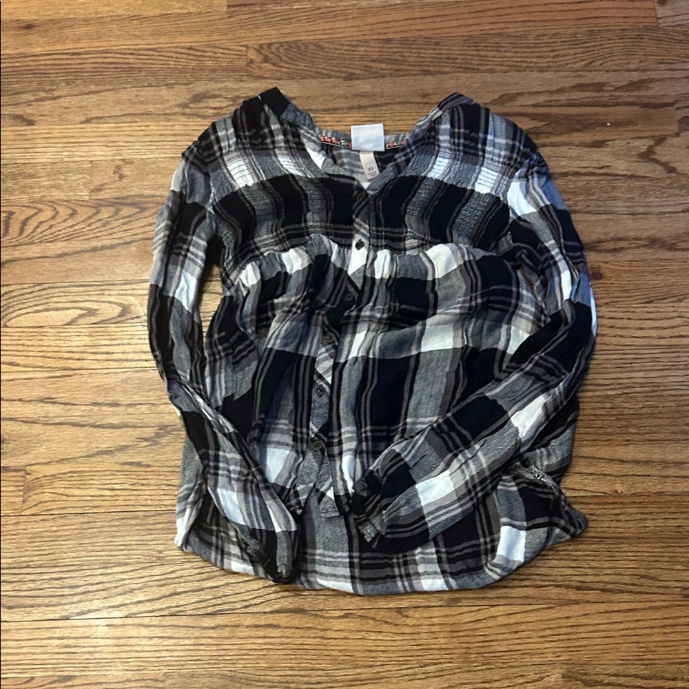 Knox Rose Black & White Plaid Girls' Button-Down Shirt